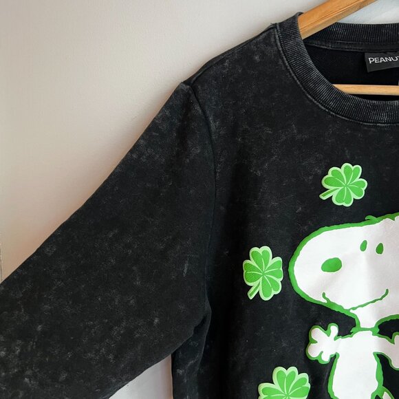 Peanut St. Patrick's Day Womens Plus Size 1X Sweatshirt Black Washed Distressed - Picture 5 of 11